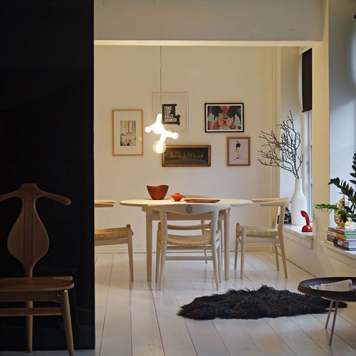 Tavolo contemporaneo - pp70  - PP MØBLER - in legno massiccio / con supporto in legno / rotondo