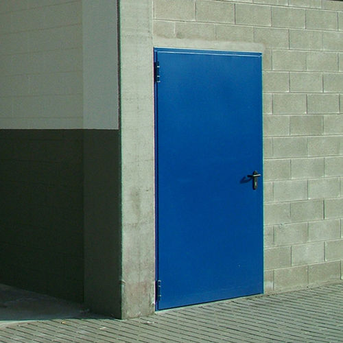 Porta di servizio - PEDESTRIAN - KOPRON - in metallo / battente / contemporanea