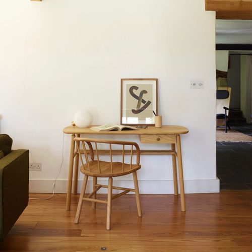 Scrivania da terra - Hardy - ANOTHER COUNTRY - contemporanea / in rovere / curva