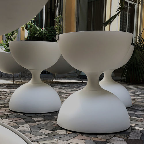 Sgabello contemporaneo - Glos - Ak47 Design - in gres porcellanato / con supporto in acciaio verniciato a polvere / con base centrale