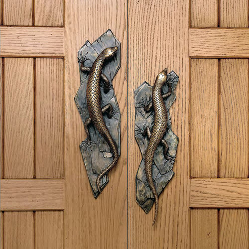 Maniglia a tirante per porta - LIZARD : ENTRY WAY - Martin Pierce - in bronzo / contemporanea