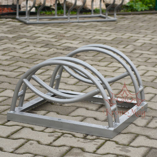 Rastrelliera per biciclette a pavimento - BIKE-2 - KRONEMAG MILLENIUM srl - per spazi pubblici / per parcheggio / per scuola