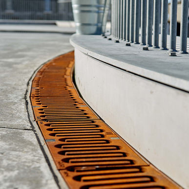 Griglia per canaletta in ferro - Freestyle - ACO Building Drainage - per spazio pubblico / per parcheggio / per traffico pedonale