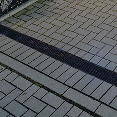 Canaletta con griglie - HexDrain B 125 - ACO Building Drainage - in composito / in polipropilene / griglia in metallo