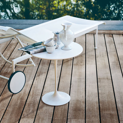 Tavolo d'appoggio contemporaneo - SAARINEN - Knoll international - in Solid Surface / in acrilico / in alluminio