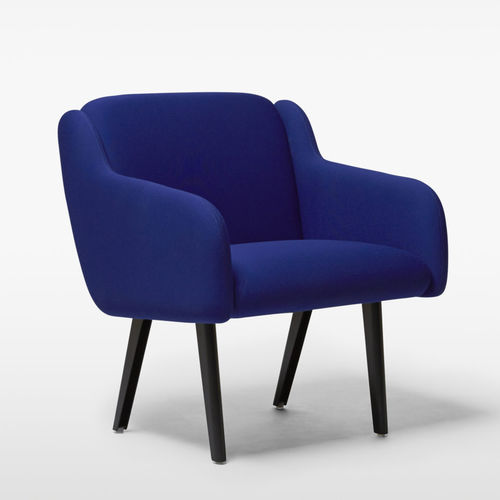 Poltrona contemporanea - ANYWAY - Massproductions - in tessuto / personalizzabile / blu