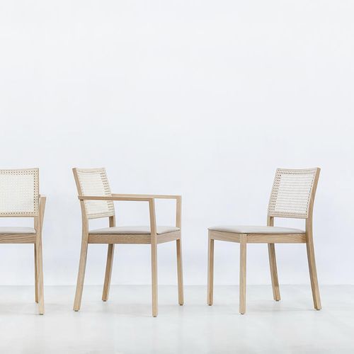 Sedia visitatore contemporanea - ST4N GRITSCH - HUSSL - in legno / contract / con braccioli