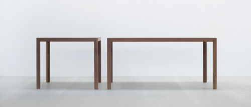Tavolo contemporaneo - TC10 - HUSSL - in legno massiccio / rettangolare / impilabile