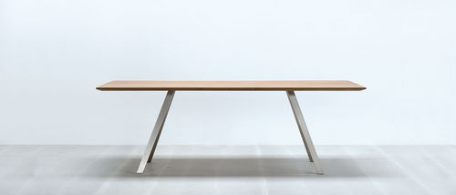 Tavolo contemporaneo - SOLID T - HUSSL - in legno massiccio / rettangolare / professionale