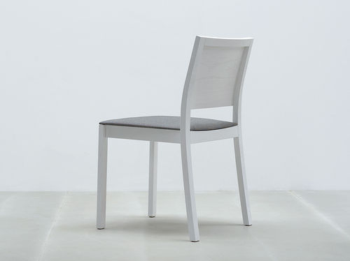 Sedia contemporanea - ST4N - HUSSL - in legno / impilabile / contract