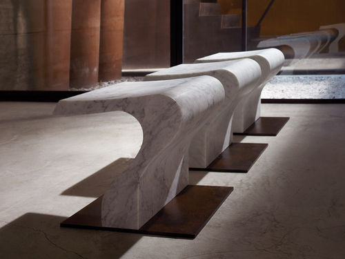 Sgabello design originale - MANGIAROTTI : CLIZIA - Agapecasa - con base centrale