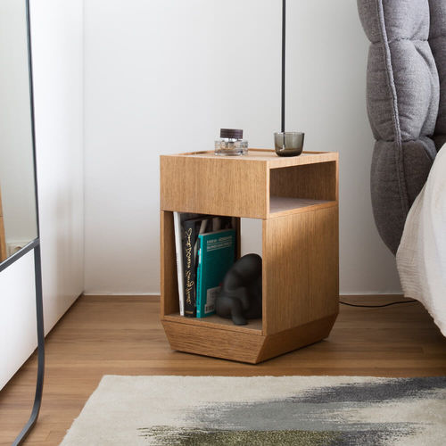 Comodino contemporaneo - PILE - Asplund - in rovere / in legno tinto / con supporto in quercia