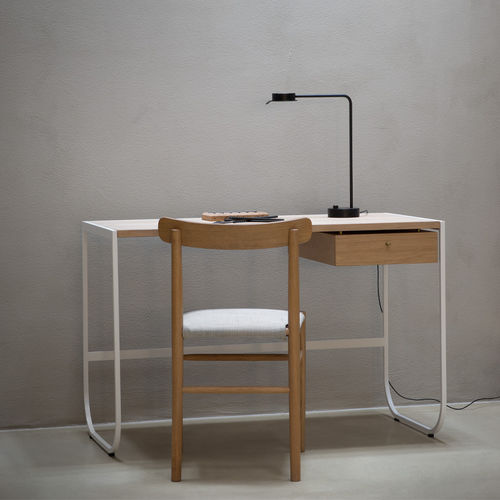 Scrivania da terra - TATI - Asplund - contemporanea / in rovere / con supporto in metallo laccato