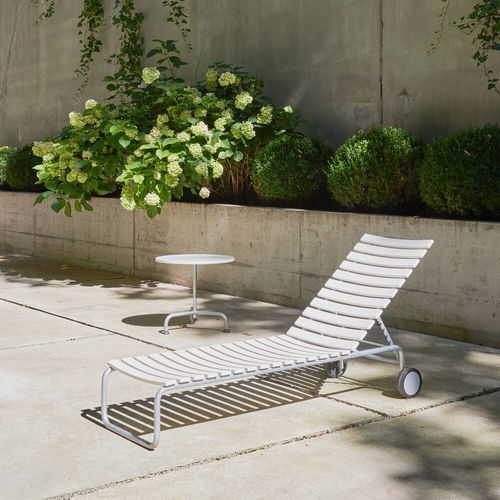 Chaise longue contemporanea - Atelier Alinea - in legno / in acciaio / con rotelle