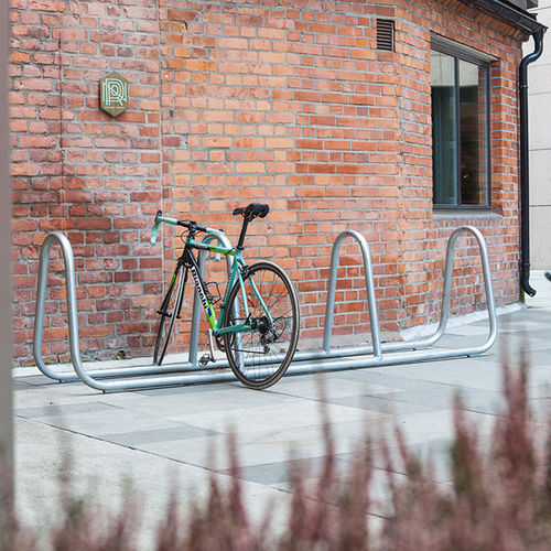 Rastrelliera per biciclette a pavimento - BERG - Vestre - per spazi pubblici / in acciaio galvanizzato / professionale