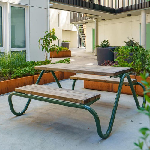 Tavolo da picnic contemporaneo - HVILAN - Vestre - in legno / con supporto in acciaio galvanizzato / rettangolare