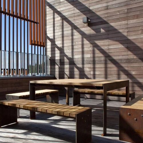 Tavolo da picnic contemporaneo - VROOM - Vestre - in legno / con supporto in acciaio galvanizzato / rettangolare