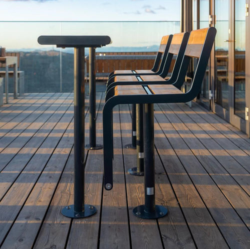 Tavolo da picnic contemporaneo - APRIL  - Vestre - in legno / con supporto in acciaio galvanizzato / rettangolare