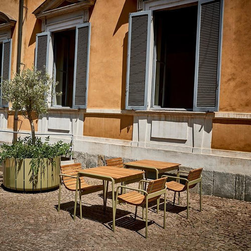 Sedia contemporanea - KINN  - Vestre - da esterno / in legno / con supporto in acciaio galvanizzato
