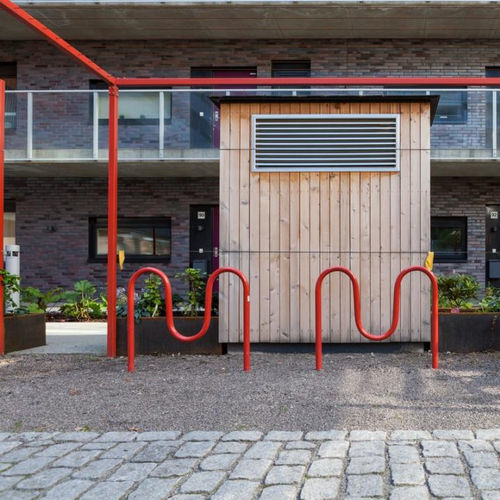 Rastrelliera per biciclette a pavimento - SINUS  - Vestre - con sistema di sicurezza / design originale / orizzontale