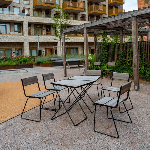 Tavolo contemporaneo - APRIL GO - Vestre - in legno / con supporto in acciaio galvanizzato / trapezoidale