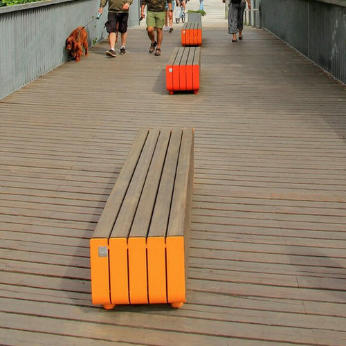 Panca per spazi pubblici contemporanea - STRIPES  - Vestre - in acciaio galvanizzato / in legno / senza schienale