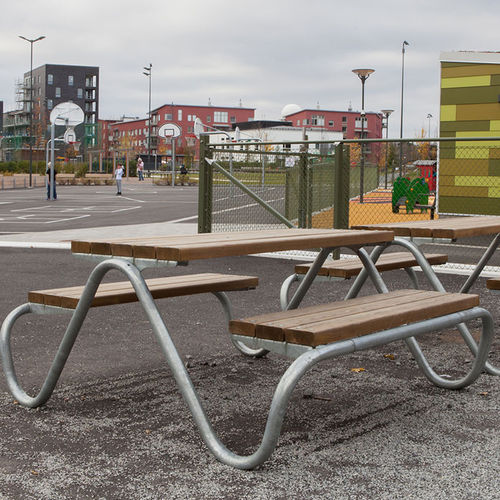 Tavolo da picnic contemporaneo - HVILAN - Vestre - in legno / in corten / in acciaio galvanizzato