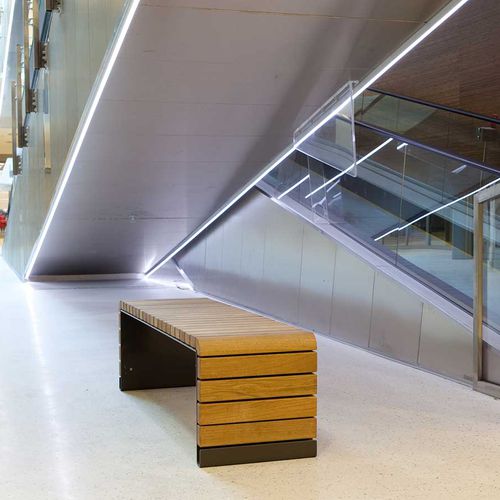 Panca per spazi pubblici contemporanea - MOVE - Vestre - in legno / in acciaio galvanizzato