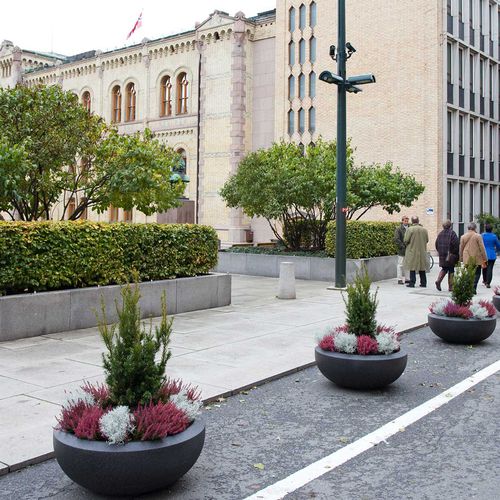 Fioriera in calcestruzzo - BOBOLI - Vestre - in fibra di vetro / rotonda / contemporanea