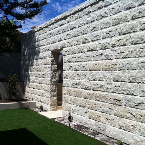 Rivestimento di facciata in pietra naturale - BATEIG FANTASIA - BATEIG NATURAL STONE - finitura naturale / decorativo / beige