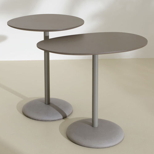 Tavolo d'appoggio contemporaneo - WIND - OFFECCT - in metallo laccato / in calcestruzzo / professionale