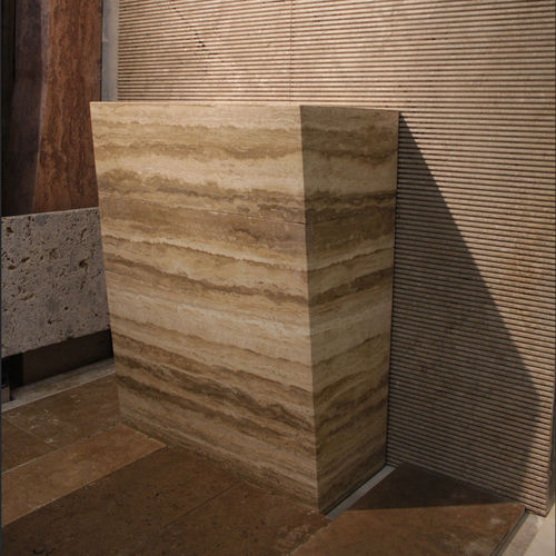 Lavabo totem - Arredo di Pietra srl - in travertino / su misura / personalizzabile