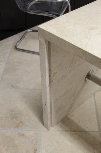 Tavolo contemporaneo - Arredo di Pietra srl - in pietra naturale / in travertino / con supporto in pietra naturale