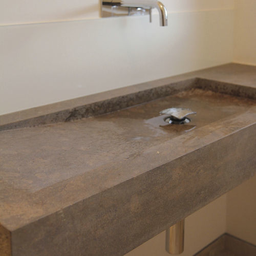 Lavabo sospeso - Arredo di Pietra srl - in pietra naturale / in travertino / con piano integrato