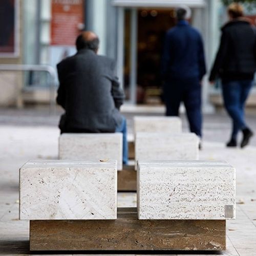 Panca per spazi pubblici contemporanea - perdue - Arredo di Pietra srl - in travertino / senza schienale / senza braccioli