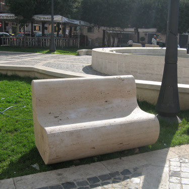 Panca per spazi pubblici contemporanea - forma - Arredo di Pietra srl - in travertino / con schienale / senza braccioli