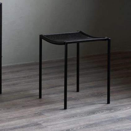 Sgabello contemporaneo - SGABELLO BASSO - ZEUS - in gomma / nero