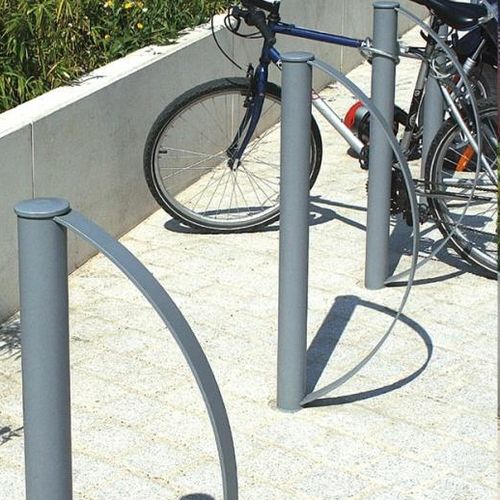 Rastrelliera per biciclette a pavimento - TIBY - univers & cité | mobilier urbain - con sistema di sicurezza / per spazi pubblici / in acciaio