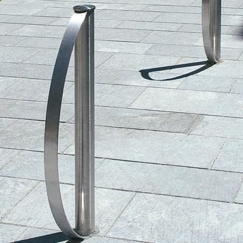 Rastrelliera per biciclette a pavimento - VISION  - univers & cité | mobilier urbain - con sistema di sicurezza / per spazi pubblici / in acciaio inossidabile