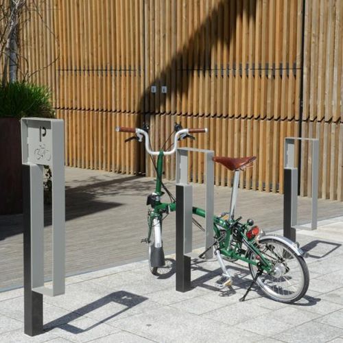Rastrelliera per biciclette a pavimento - ZÉO - univers & cité | mobilier urbain - con sistema di sicurezza / per spazi pubblici / in acciaio