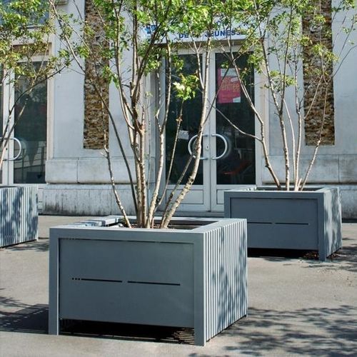 Fioriera in acciaio termolaccato - SYNERGIE - univers & cité | mobilier urbain - rettangolare / su misura / ad altezza regolabile