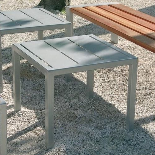 Tavolino basso contemporaneo - CLÉA  - univers & cité | mobilier urbain - in acciaio / con supporto in acciaio / quadrato