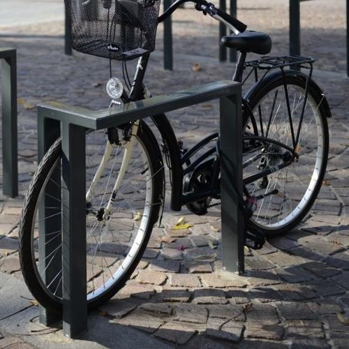 Rastrelliera per biciclette a pavimento - CONNEXION  - univers & cité | mobilier urbain - con sistema di sicurezza / per spazi pubblici / in acciaio