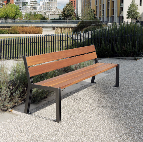 Panca per spazi pubblici contemporanea - ARLO - univers & cité | mobilier urbain - in legno / in acciaio con rivestimento a polvere / con schienale