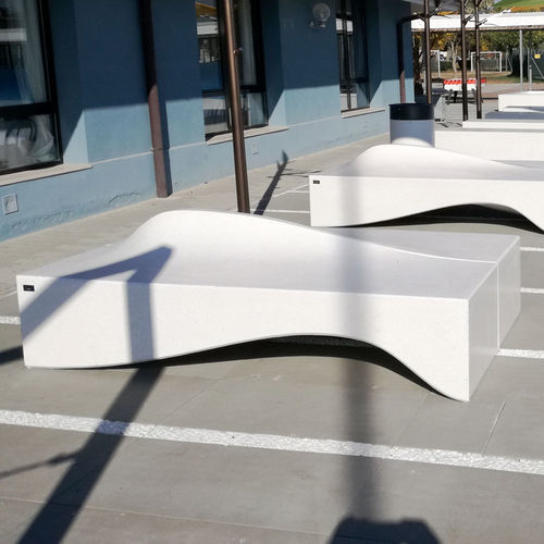 Panca per spazi pubblici design originale - WAVE - VASART URBAN DESIGN - in calcestruzzo / senza schienale / senza braccioli