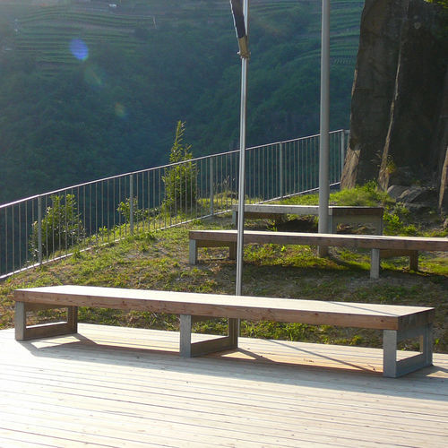 Panca per spazi pubblici contemporanea - LEVANTE - VASART URBAN DESIGN - impiallacciata in legno / in acciaio galvanizzato / in acciaio inossidabile