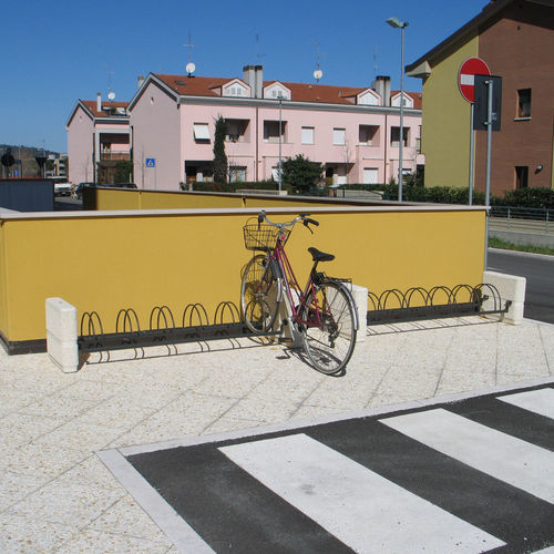 Rastrelliera per biciclette a pavimento - QUARZO - VASART URBAN DESIGN - per spazi pubblici / in metallo verniciato / in calcestruzzo