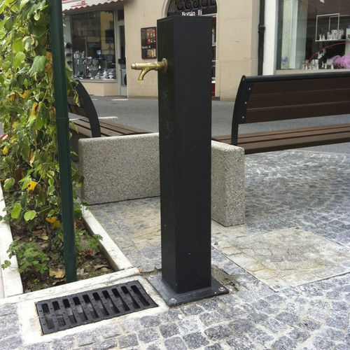 Fontana pubblica - BORA - VASART URBAN DESIGN - in metallo verniciato / contemporanea