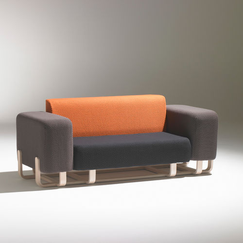Divanetto imbottito modulare - COUPLE - SOCA - contemporaneo / in tessuto / in legno