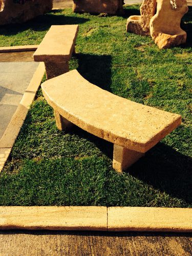 Panca per spazi pubblici in stile rustico - Un Mondo in Pietra - in pietra / con schienale